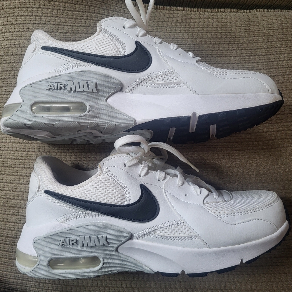 Womens Nike Air Max Excee Size 8.5